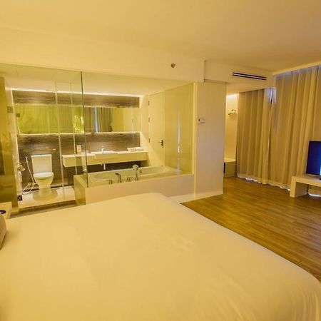 Crystal Hotel Hat Yai Room photo