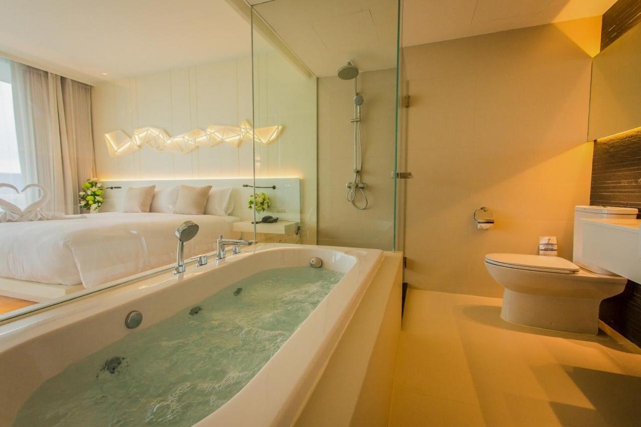 Crystal Hotel Hat Yai Room photo