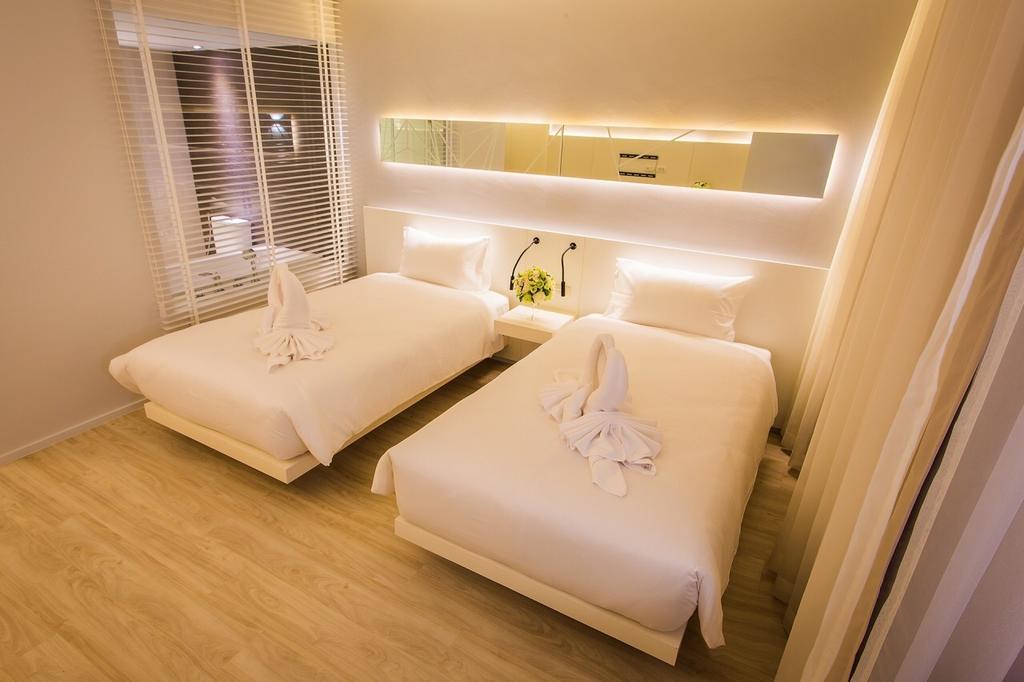Crystal Hotel Hat Yai Room photo