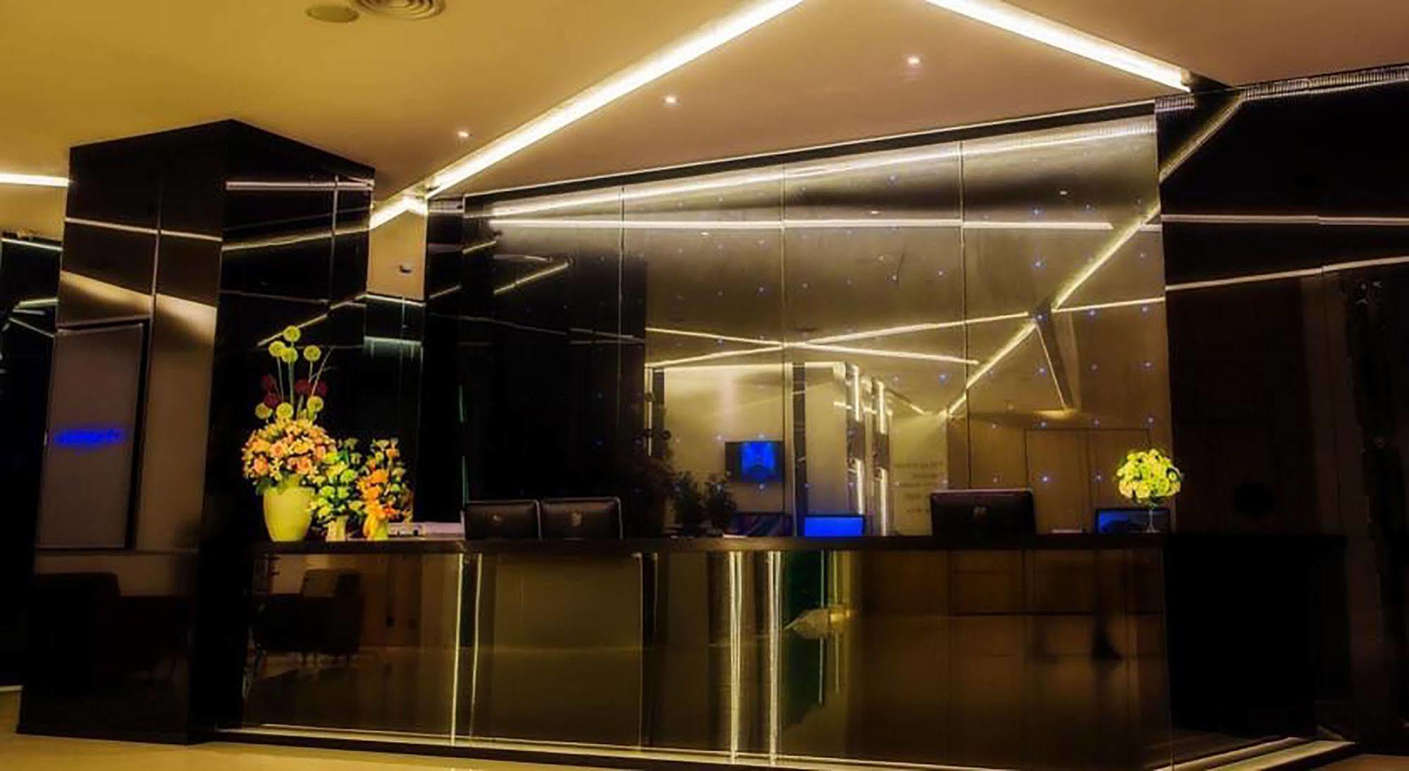 Crystal Hotel Hat Yai Exterior photo