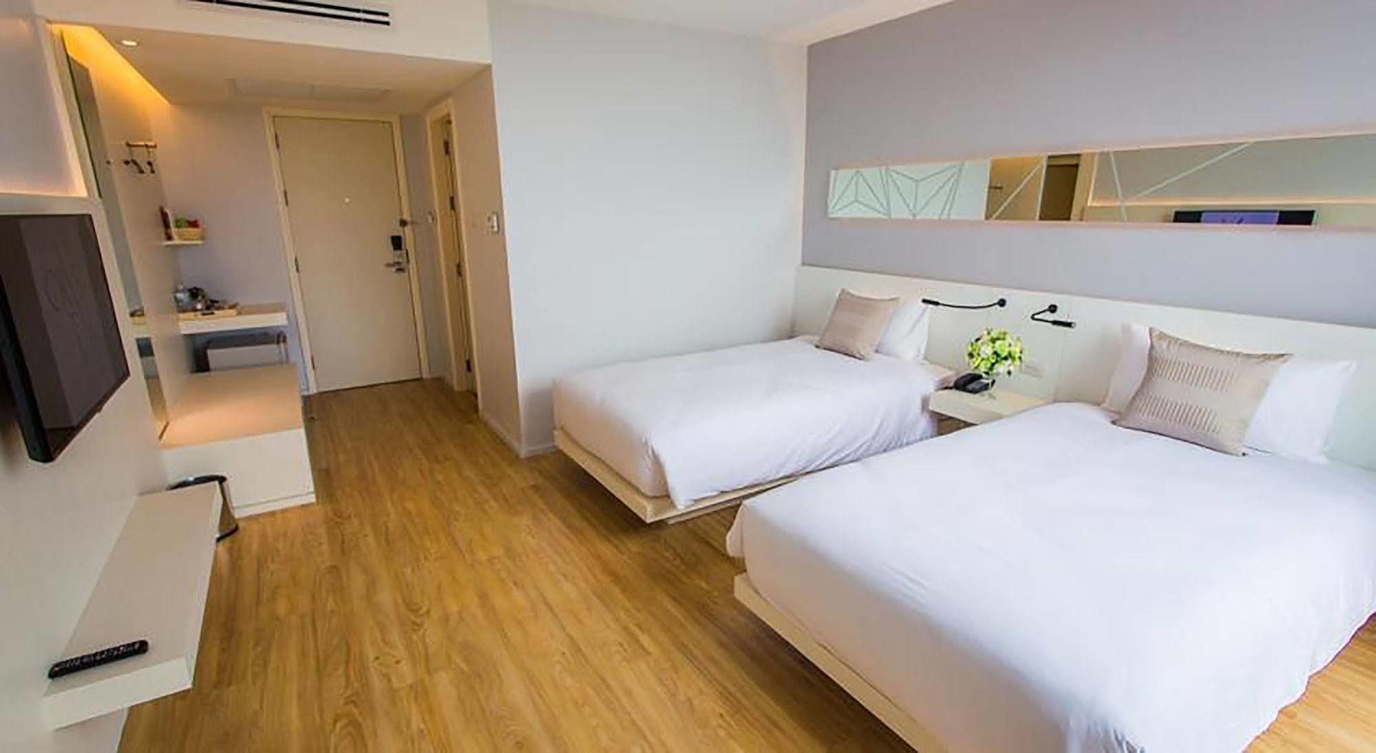 Crystal Hotel Hat Yai Exterior photo
