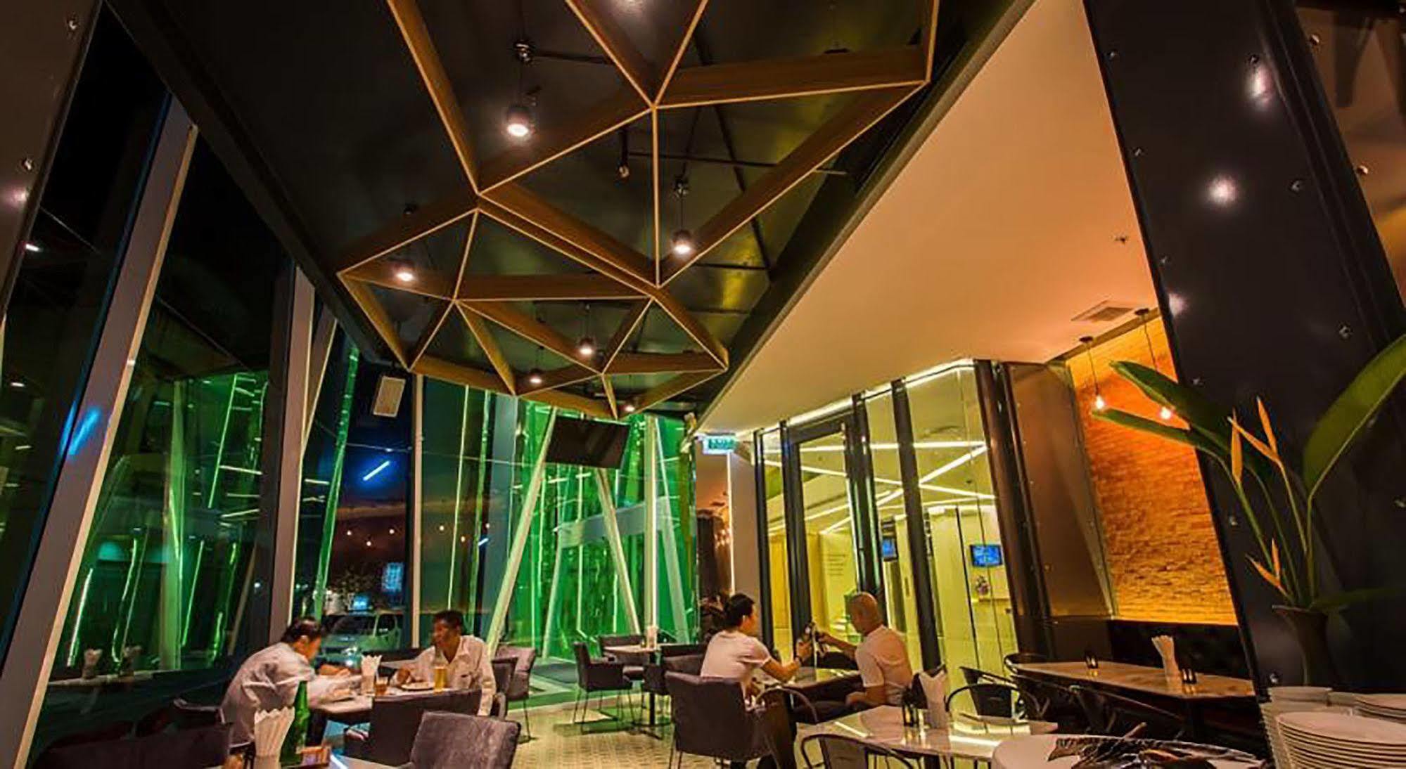 Crystal Hotel Hat Yai Exterior photo