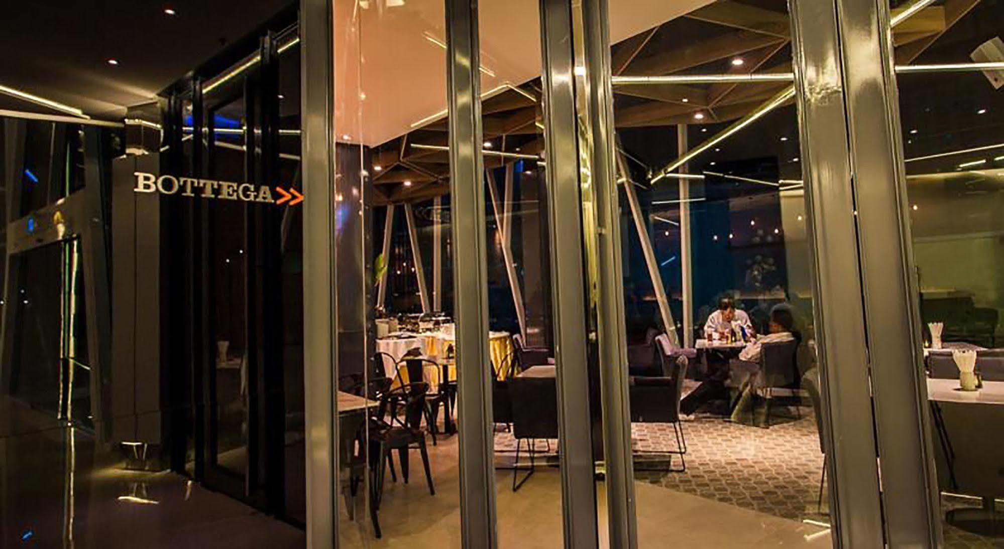 Crystal Hotel Hat Yai Exterior photo